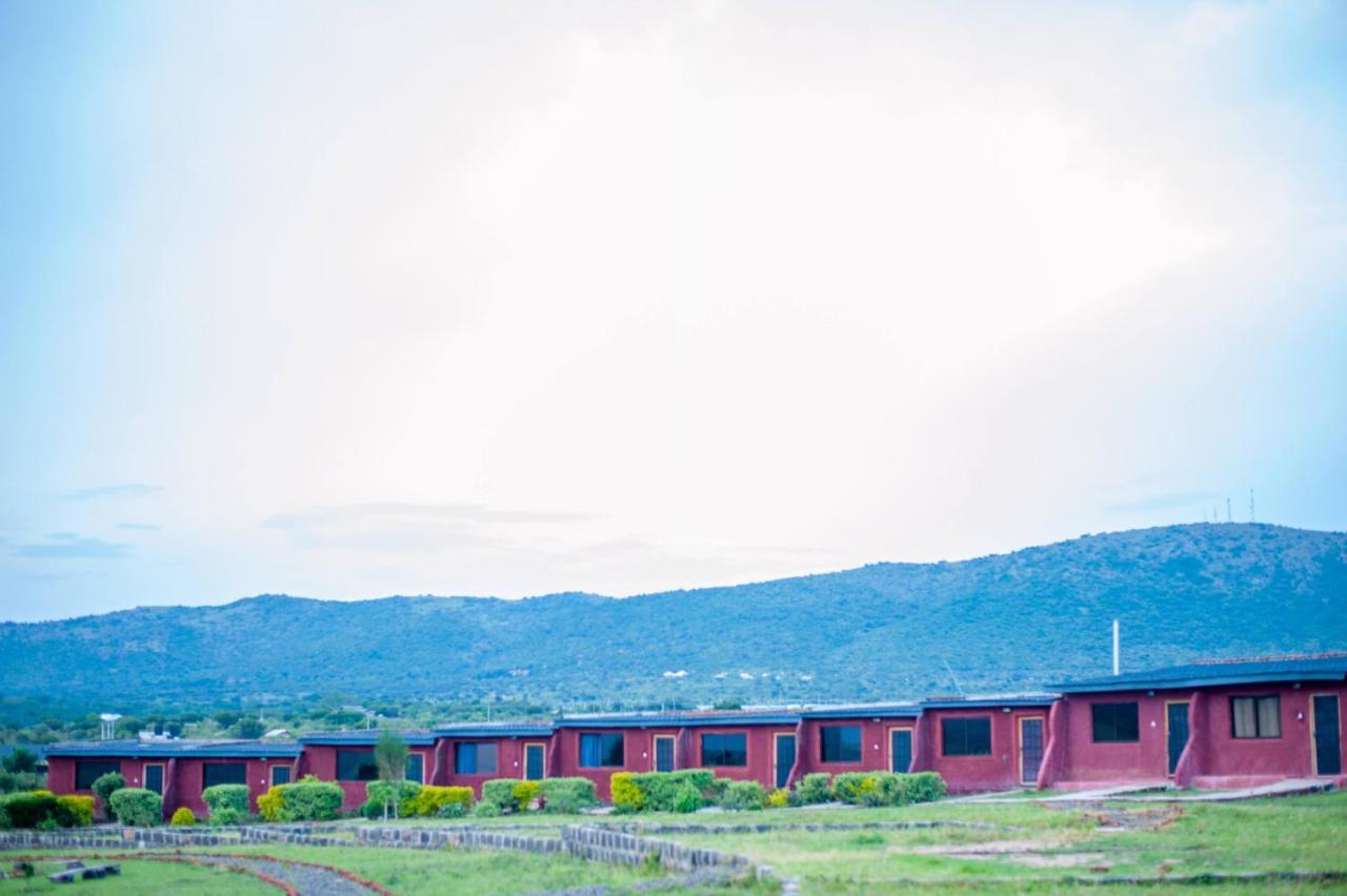 Endeem Mara Resort Ololaimutiek Exterior photo